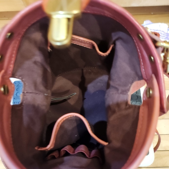 Old Trend Leather Handbag and Crossbody - Picture 2 of 5